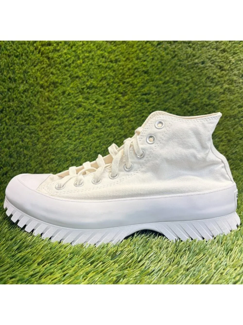 Converse Chuck Taylor All Star Lugged Mens Size 8 Womens 10 White Shoes Sneakers